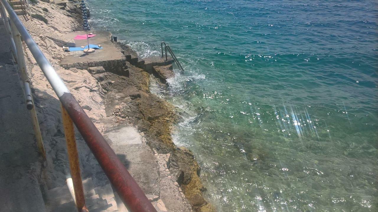Drvenik, Apartman 1M From Sea 드레베니크 외부 사진